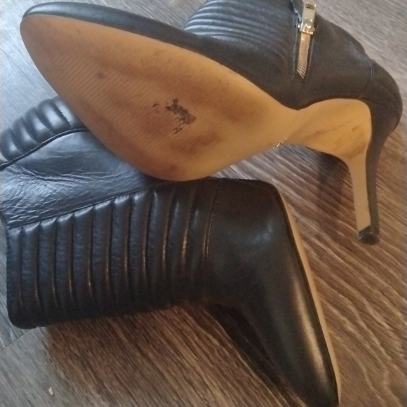 ANN TAYLOR- Black Leather Booties Size 8.5 - Picture 5 of 6